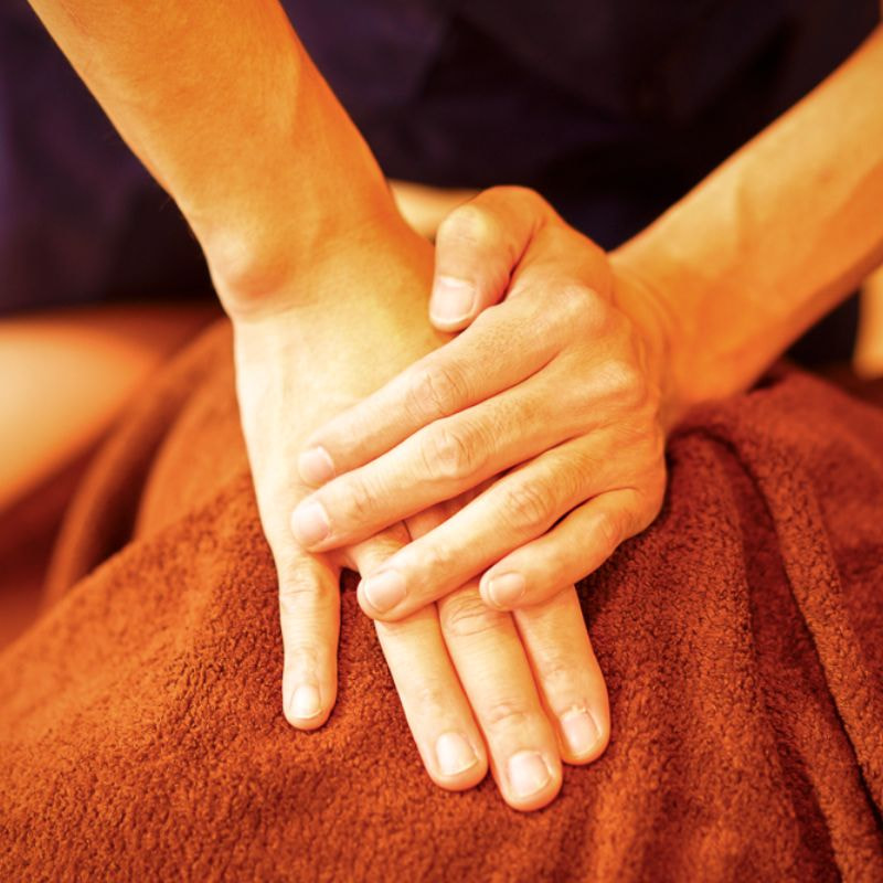 マッサージしている写真